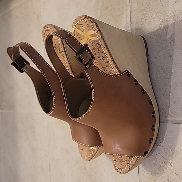 Sandals - Picture 2 of 3